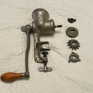 Vintage Antique UNIVERSAL No. 1 Cast Iron Hand Crank Meat Grinder Food Chopper